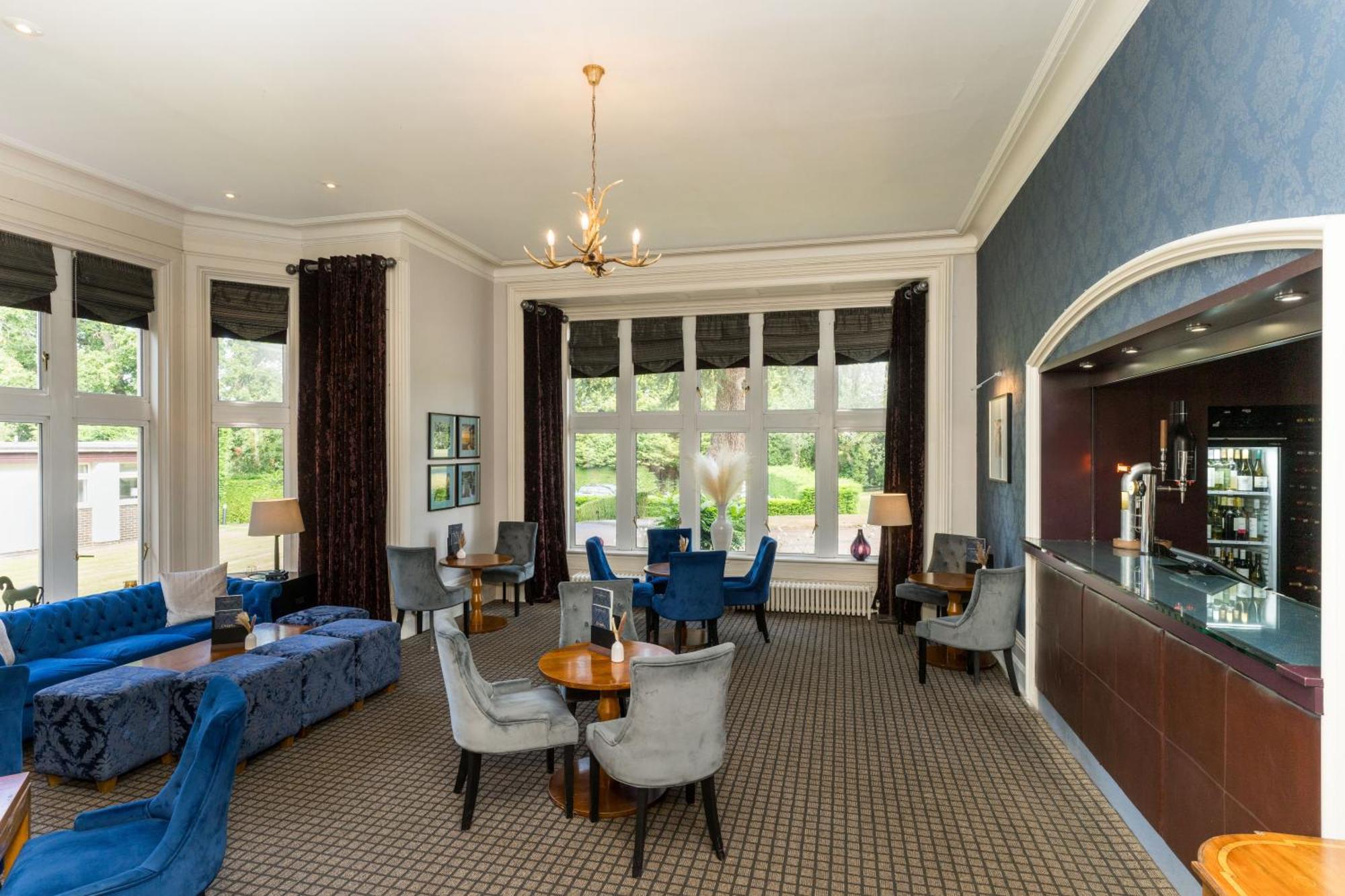 Отель Hartsfield Manor Доркинг Экстерьер фото